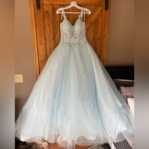 Mori Lee Prom Dress, Size: 4